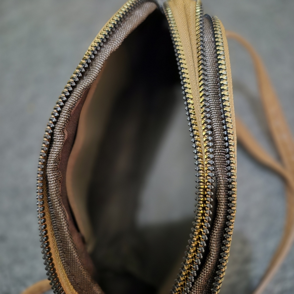 Geometric Patchwork Crossbody Bag - Picture 4 of 10